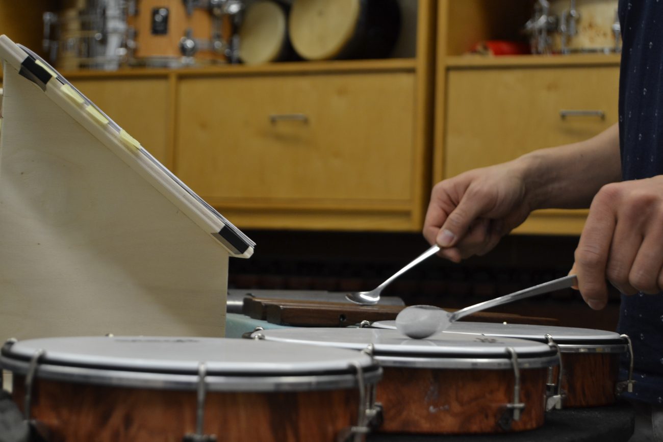 Hände-mit-Löffeln-DSC_5363-e1524574759733